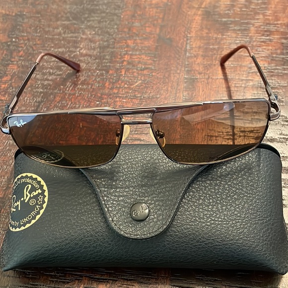 Authentic Ray-Ban Aviator Style Sunglasses - Picture 3 of 9